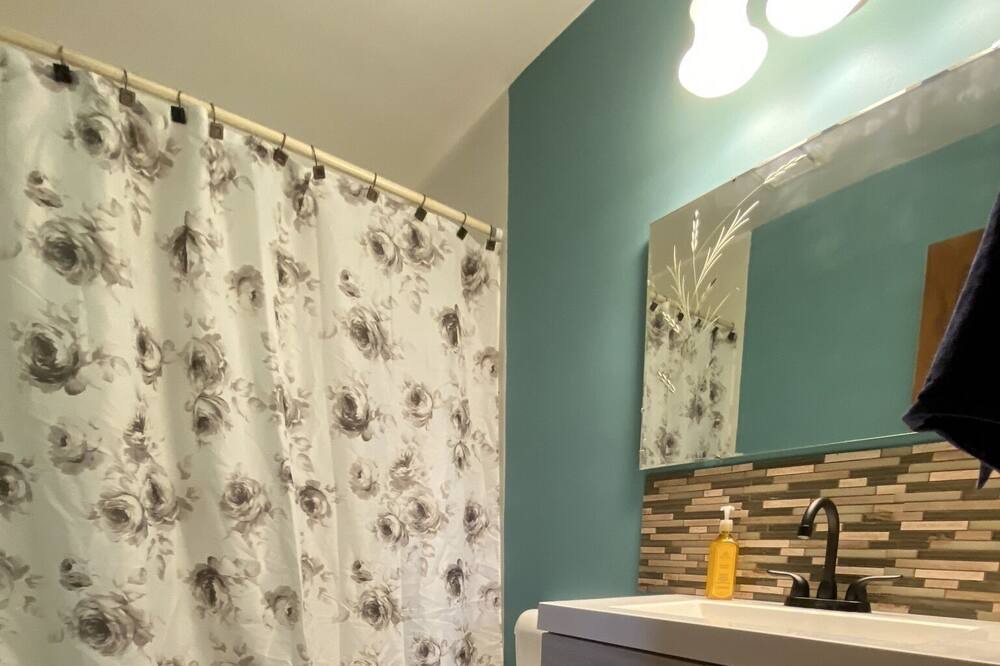 Photo of Bathroom in Gimli