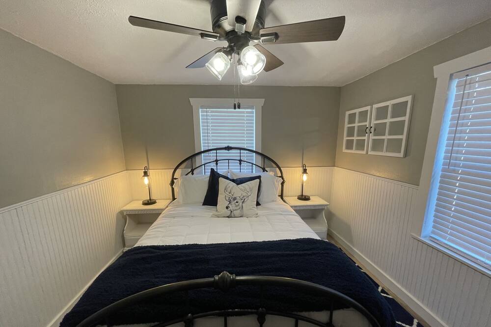 Photo of Bedroom in Notchietown