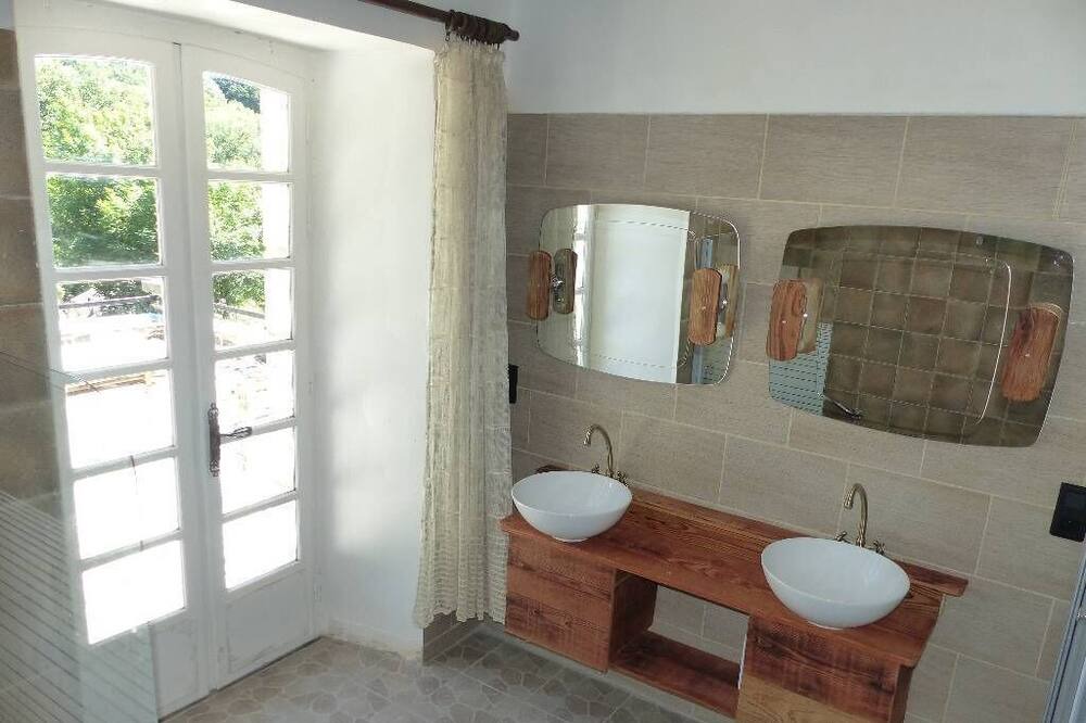 Photo of Bathroom in Laguiole