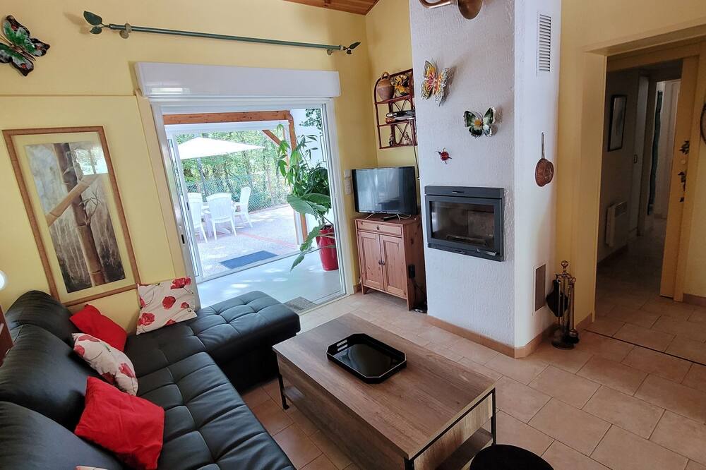 Photo of Livingroom in Castelnau-de-Montmiral