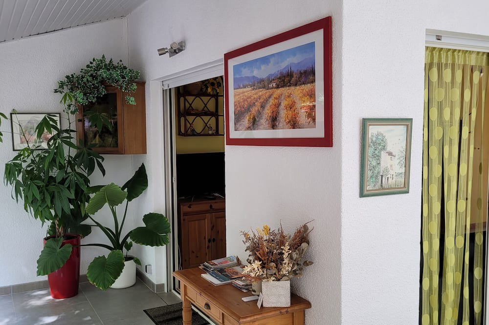 Photo of Livingroom in Castelnau-de-Montmiral