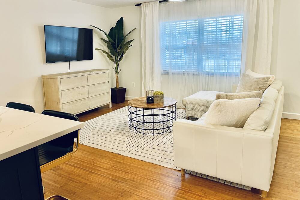 Photo of Livingroom in Willoughby Acres