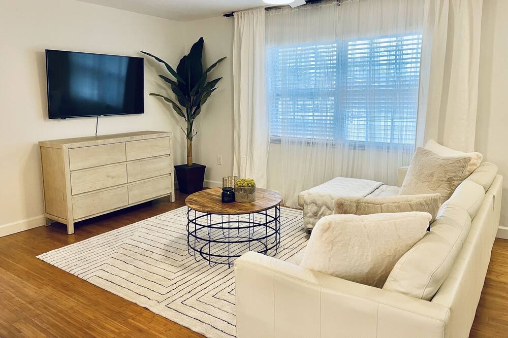 Photo of Livingroom in Willoughby Acres
