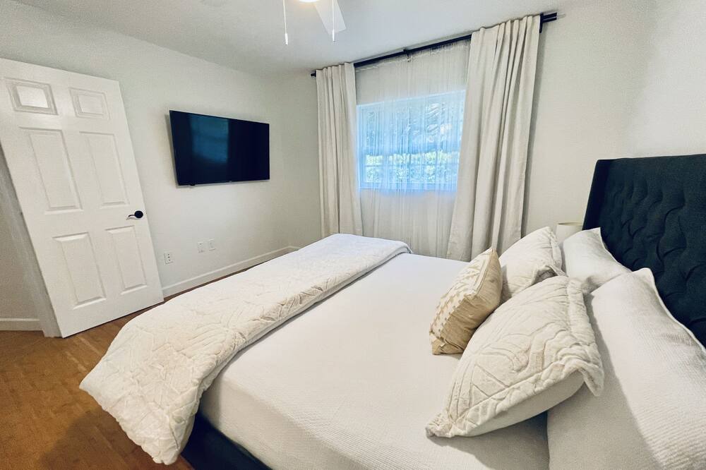 Photo of Bedroom in Willoughby Acres