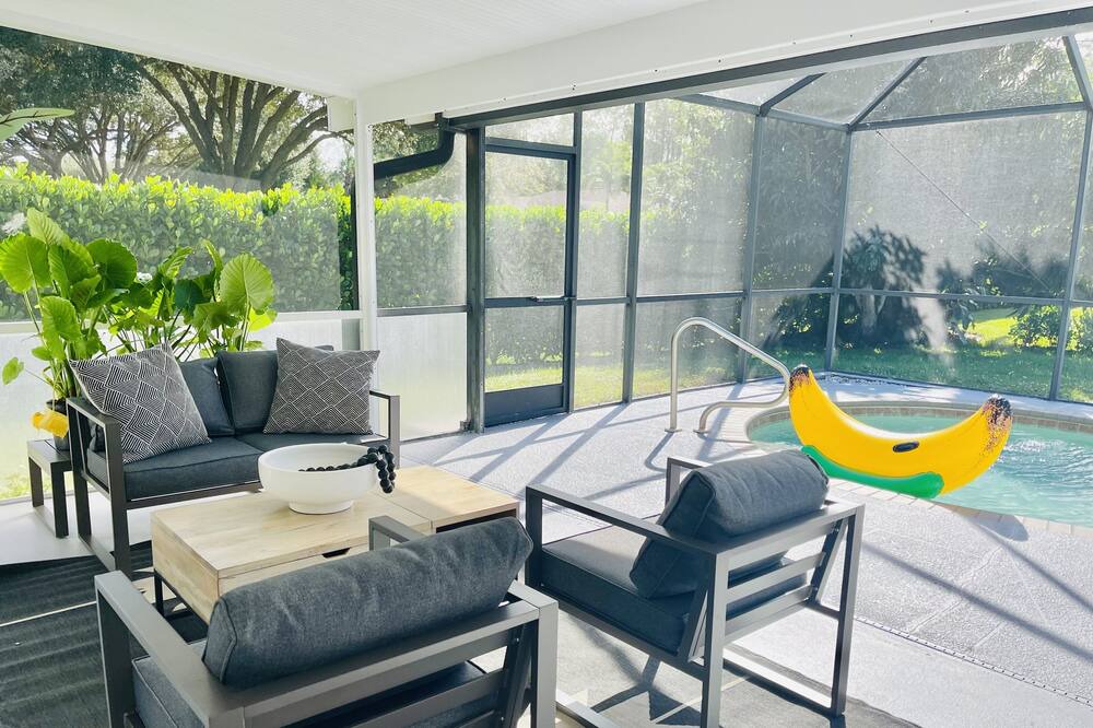 Photo of Patio Balcony in Willoughby Acres