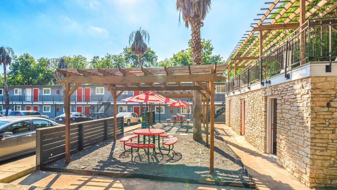 Photo of Outdoor in Brentwood