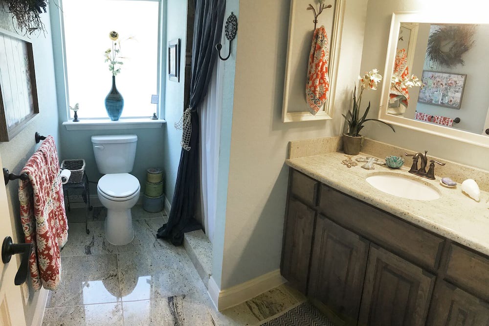 Photo of Bathroom in Sunset