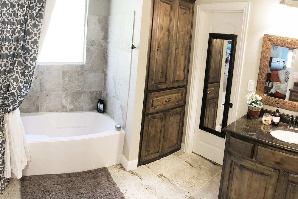 Photo of Bathroom in Sunset