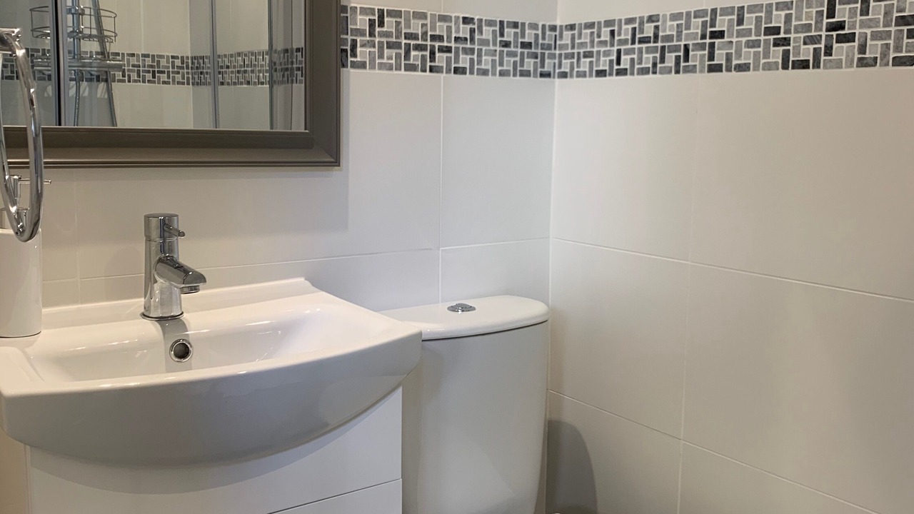 Photo of Bathroom in Farthinghoe