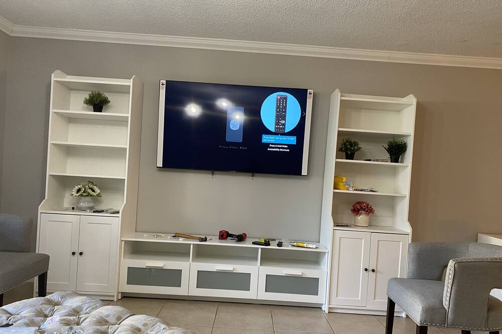 Photo of Livingroom in Baymeadows