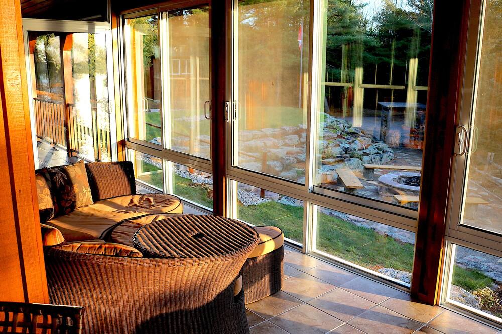 Photo of Patio Balcony in Central Frontenac