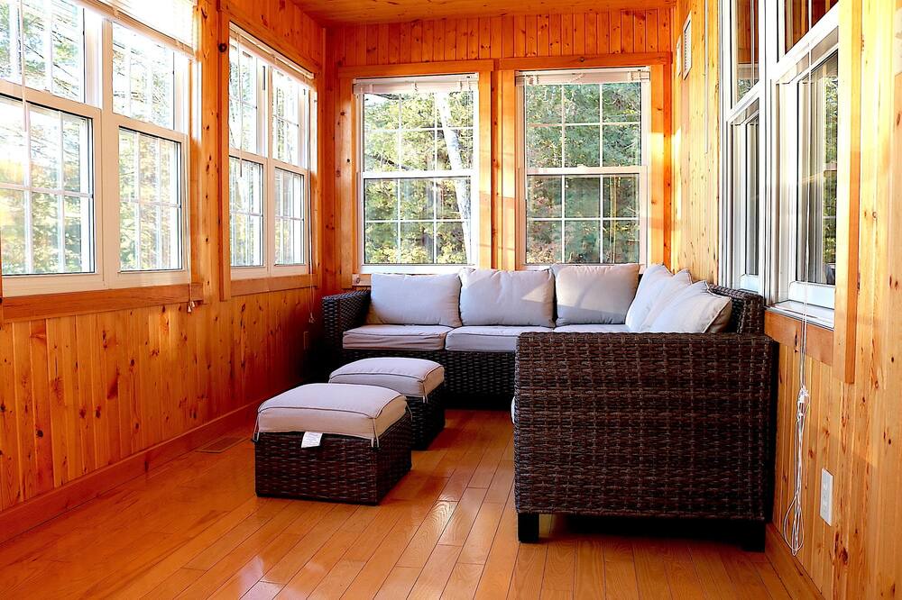 Photo of Livingroom in Central Frontenac