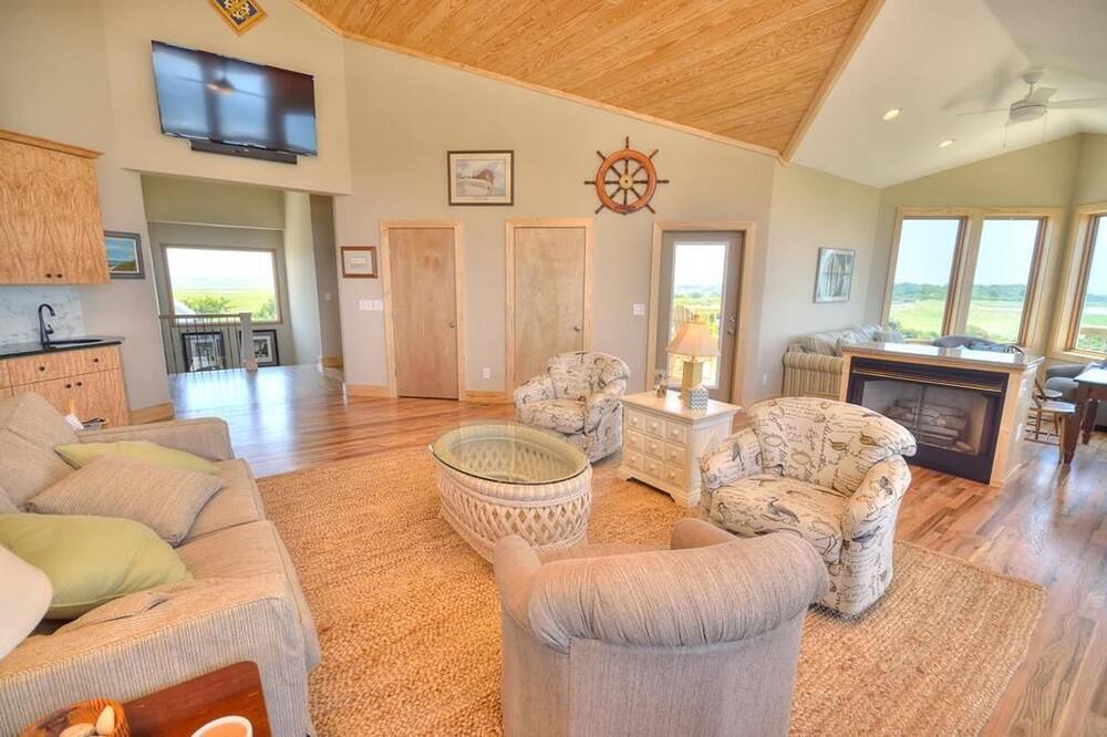 Photo of Livingroom in Caswell Beach