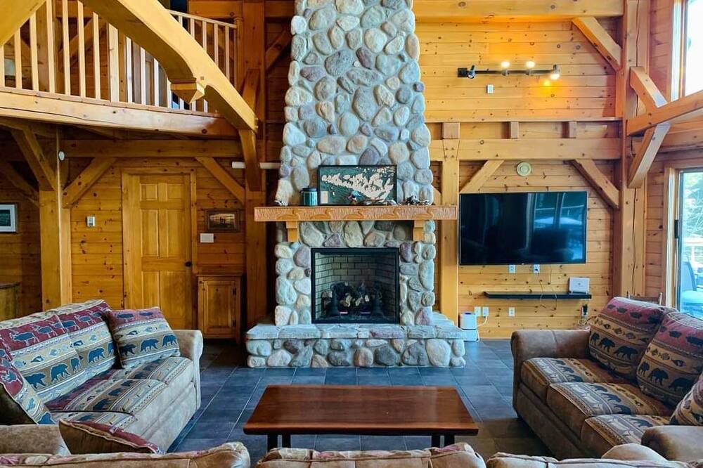Photo of Livingroom in Kagawong