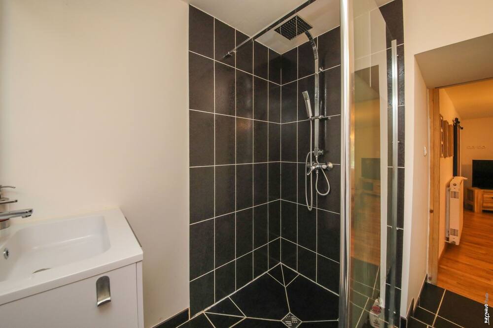Photo of Bathroom in Labastide-de-Levis
