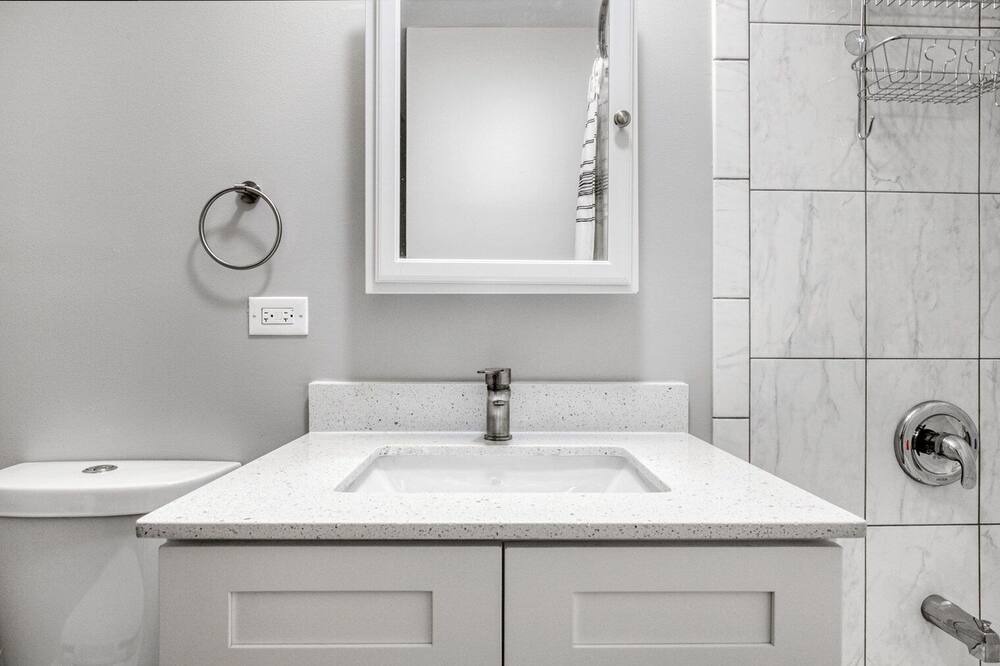 Photo of Bathroom in Lakeview