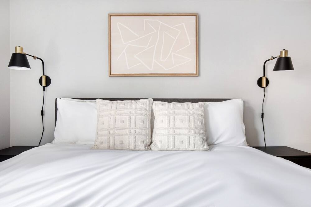 Photo of Bedroom in Lakeview