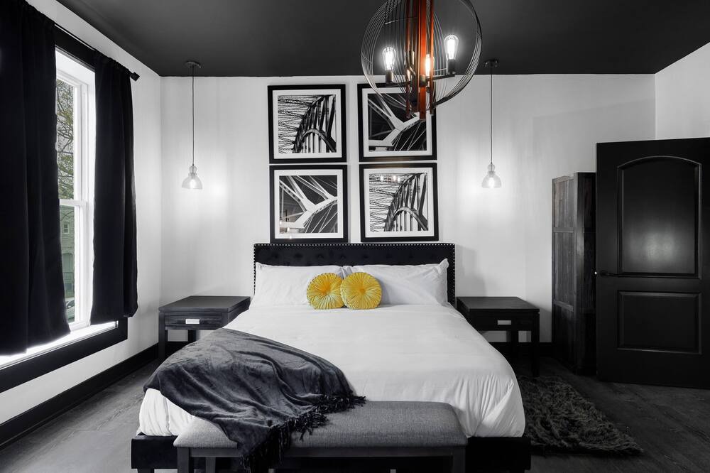 Photo of Bedroom in Bronzeville
