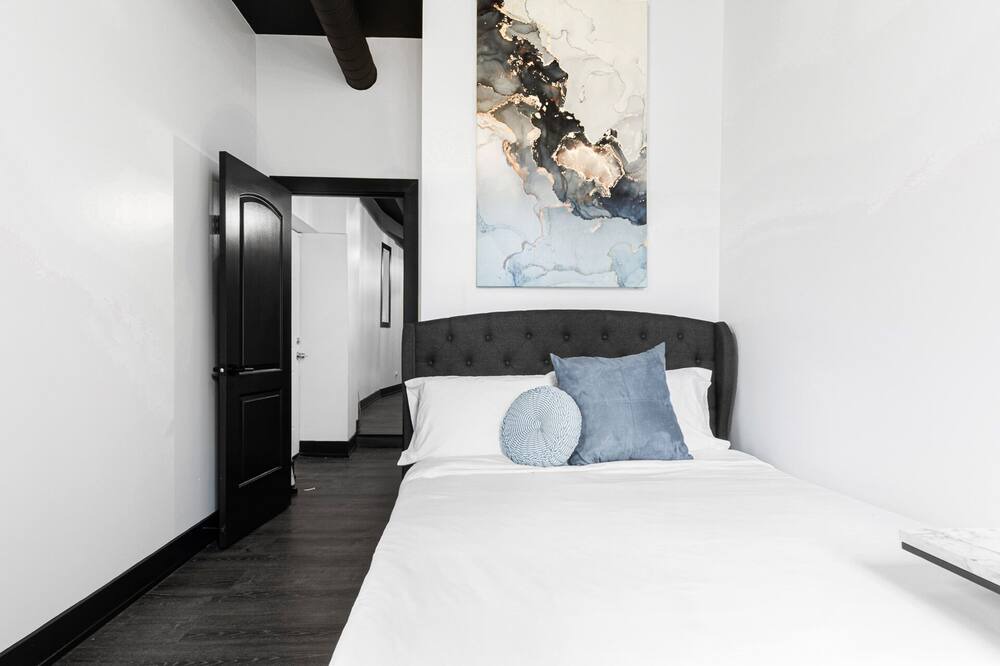 Photo of Bedroom in Bronzeville