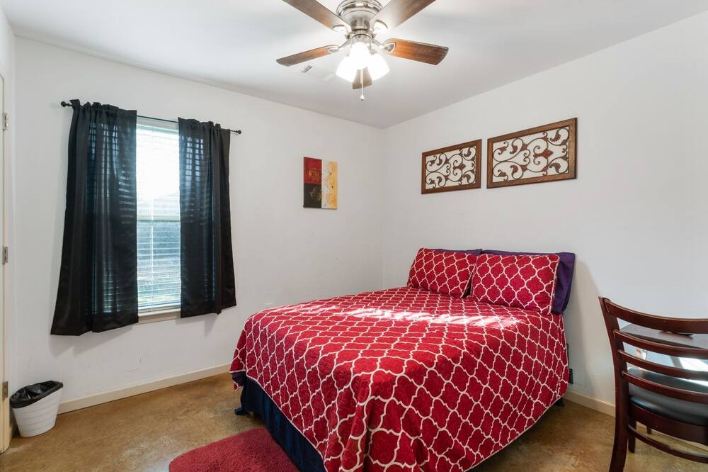 Photo of Bedroom in Conway