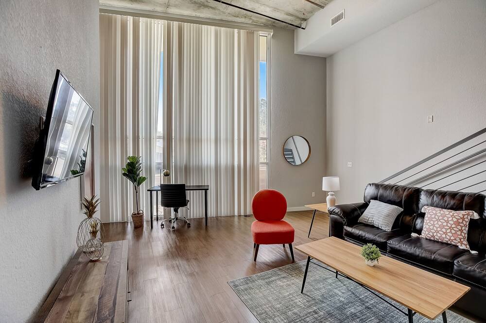 Photo of Livingroom in West Campus