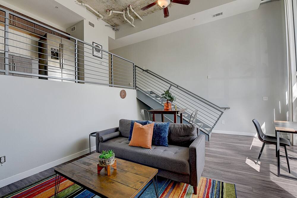 Photo of Livingroom in West Campus
