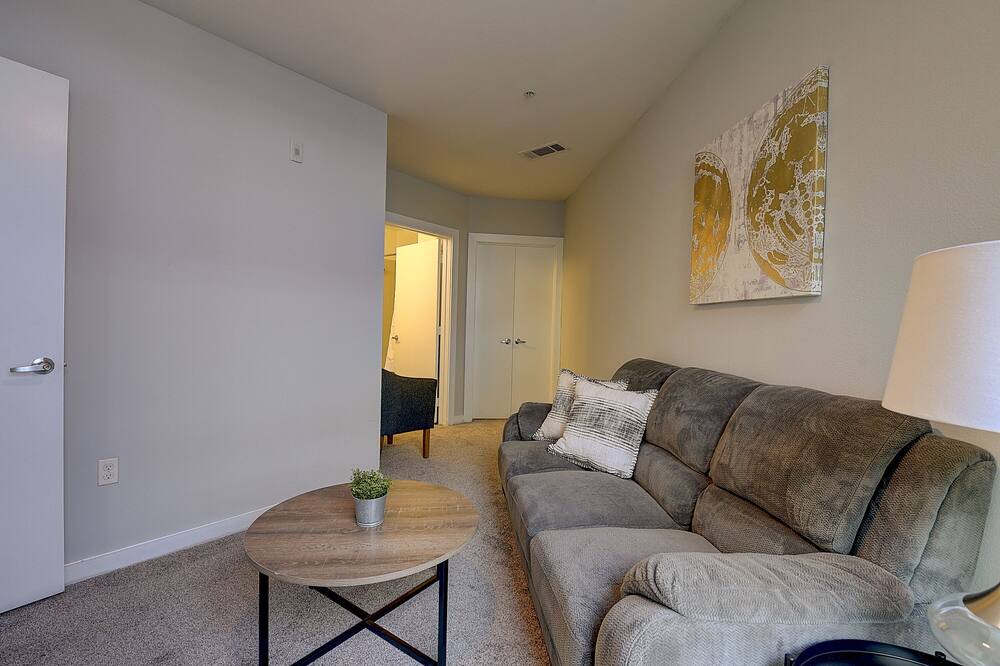Photo of Livingroom in West Campus