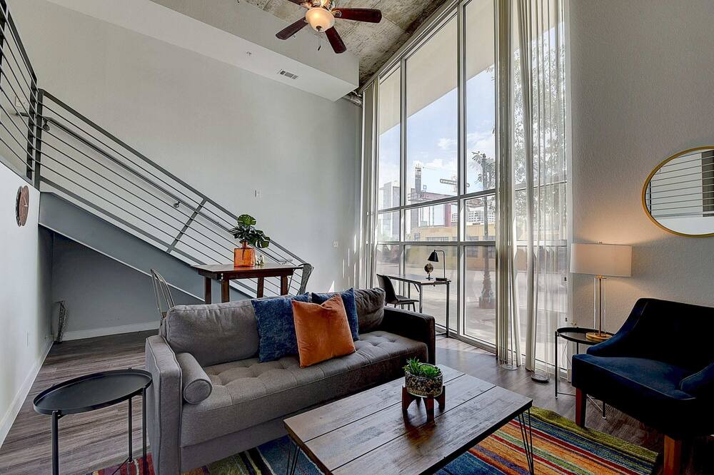 Photo of Livingroom in West Campus