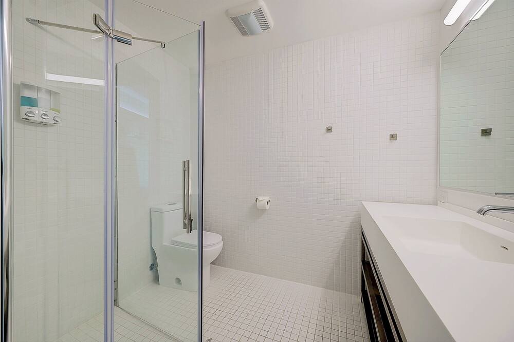 Photo of Bathroom in Tremont