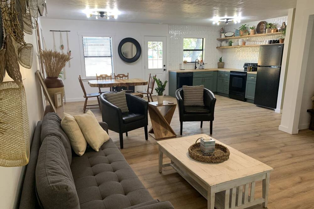 Photo of Livingroom in Hico