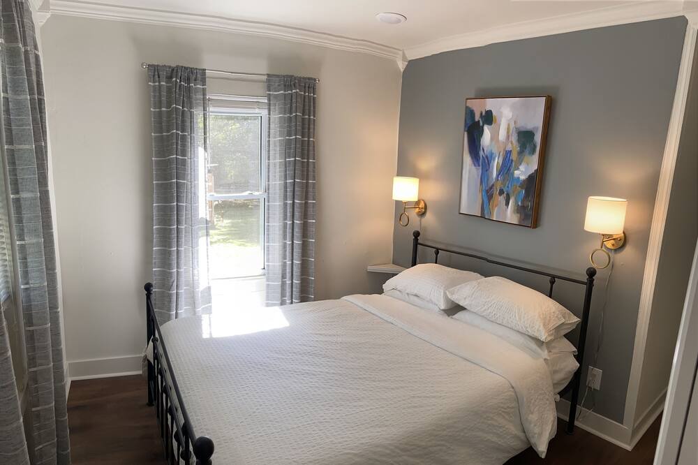 Photo of Bedroom in Prairie Grove