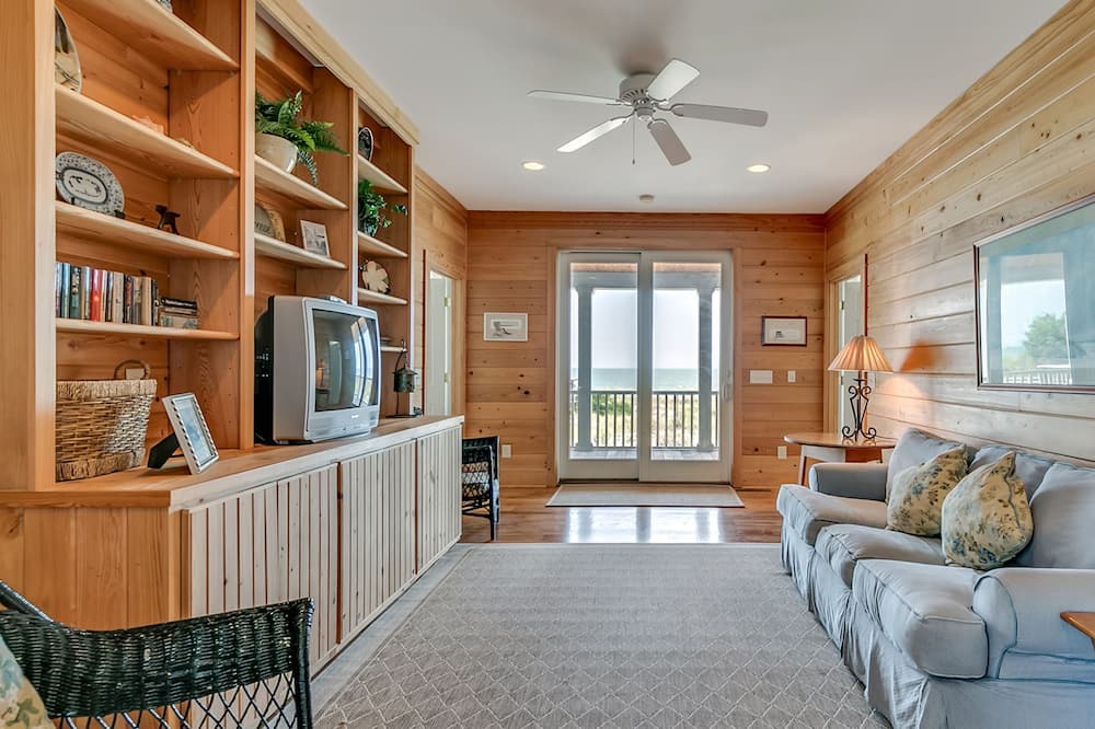 Photo of Livingroom in North Litchfield Beach