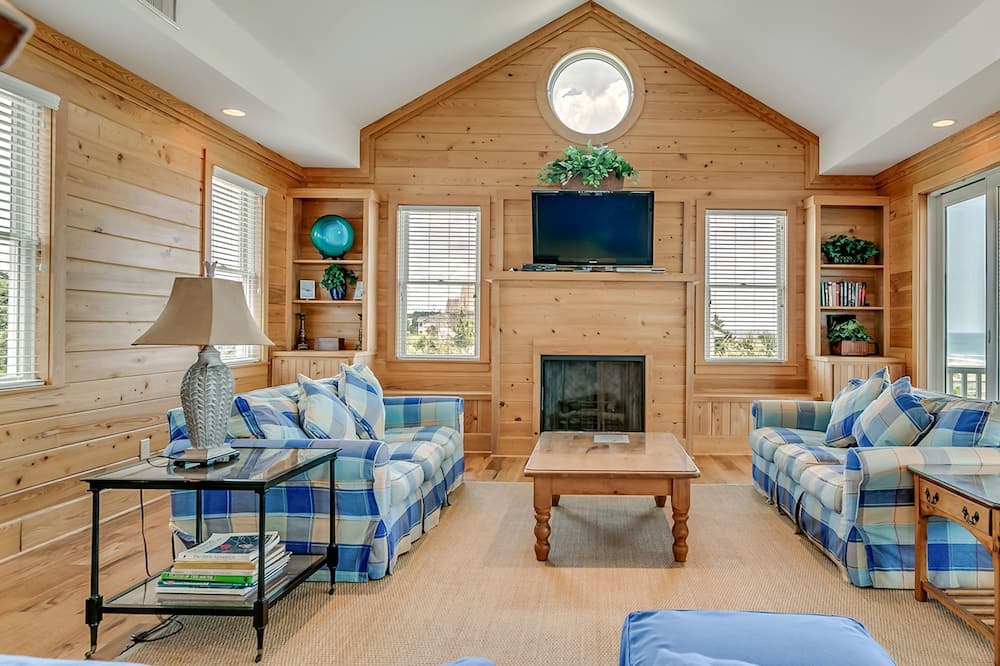 Photo of Livingroom in North Litchfield Beach