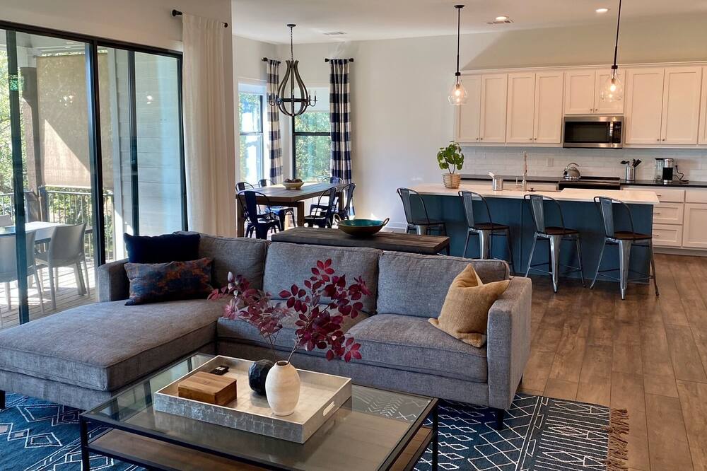 Photo of Livingroom in Point Venture