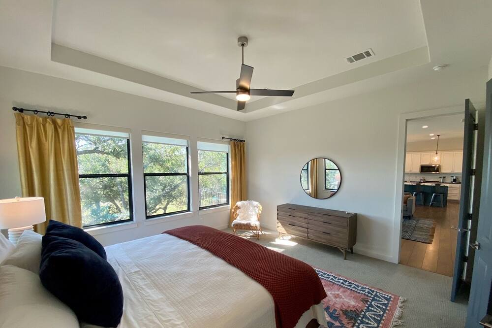 Photo of Bedroom in Point Venture