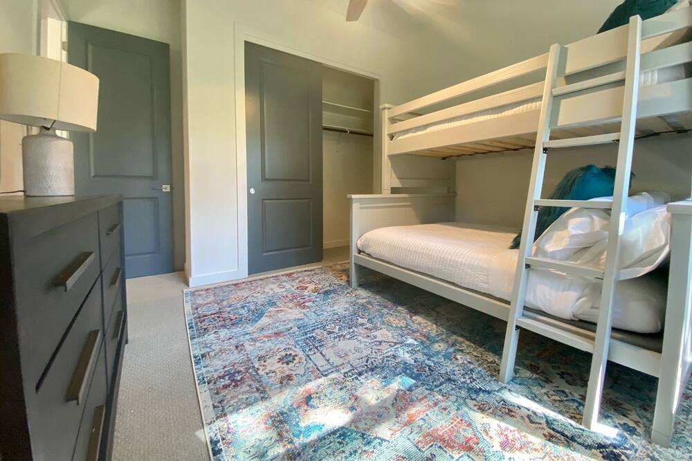 Photo of Bedroom in Point Venture