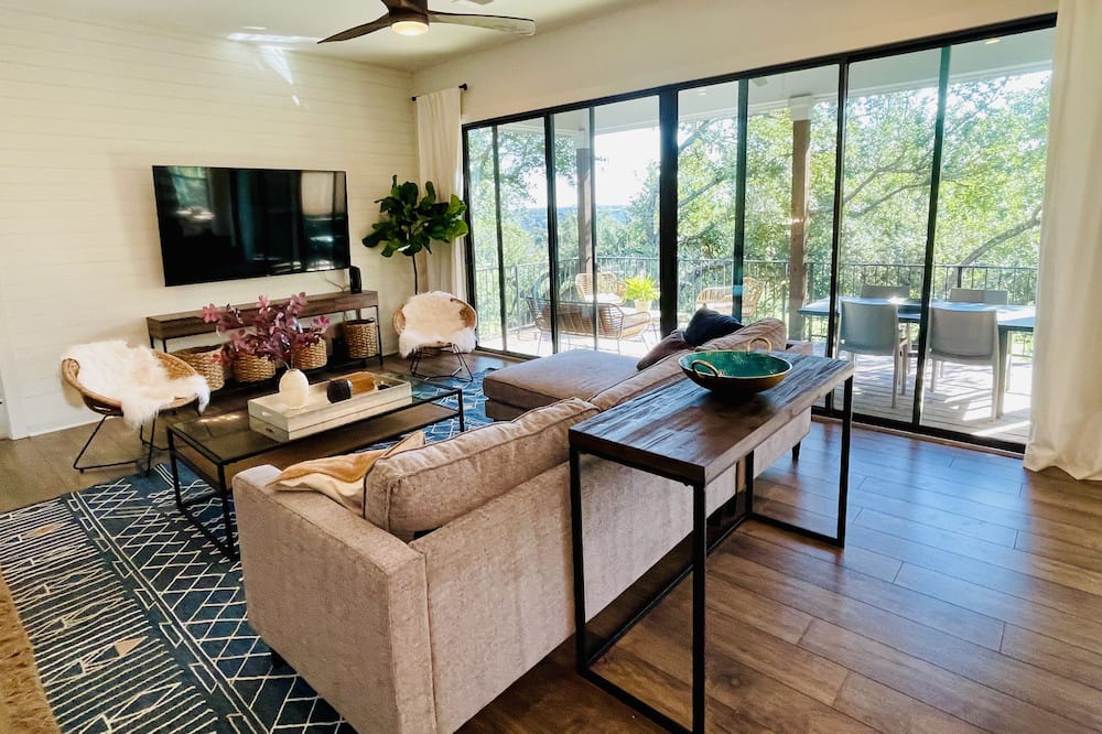 Photo of Livingroom in Point Venture