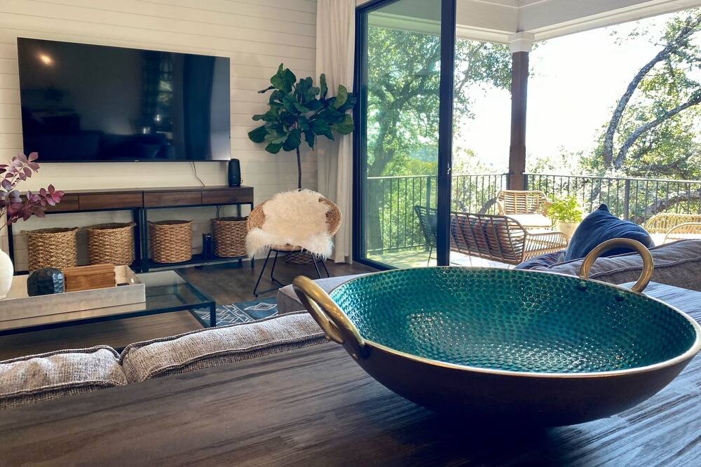 Photo of Livingroom in Point Venture