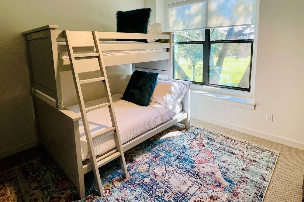 Photo of Bedroom in Point Venture
