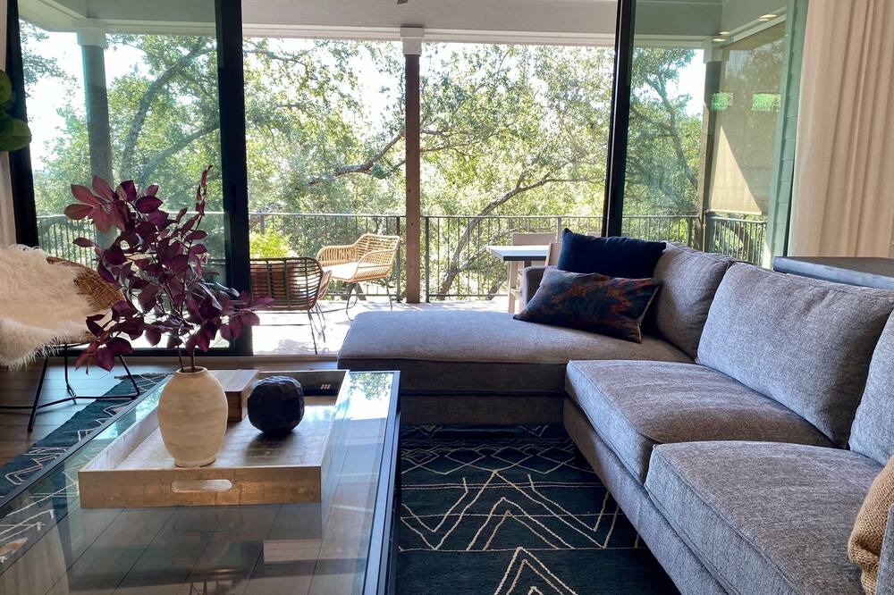 Photo of Livingroom in Point Venture