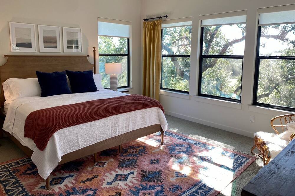 Photo of Bedroom in Point Venture