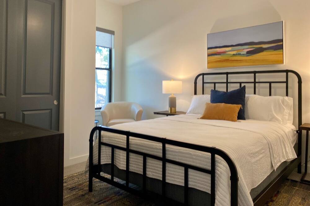 Photo of Bedroom in Point Venture