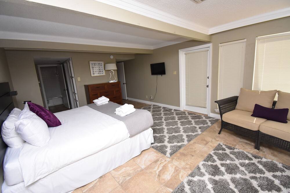 Photo of Bedroom in Lakeway