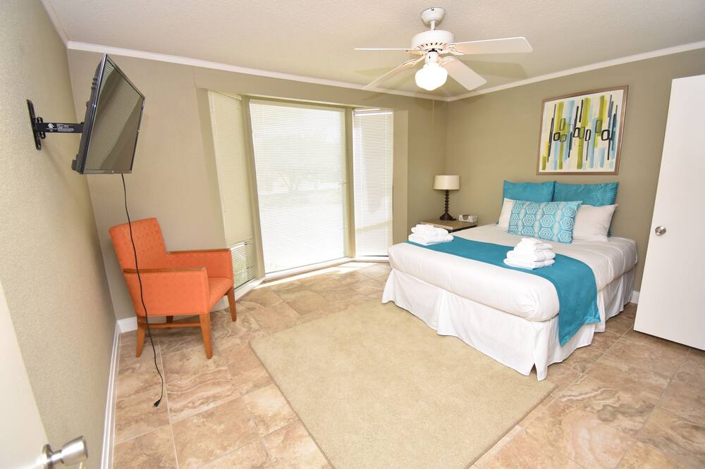Photo of Bedroom in Lakeway
