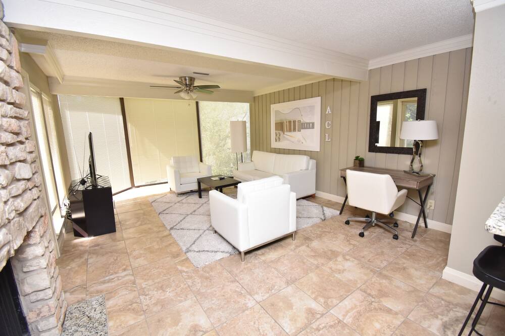 Photo of Livingroom in Lakeway