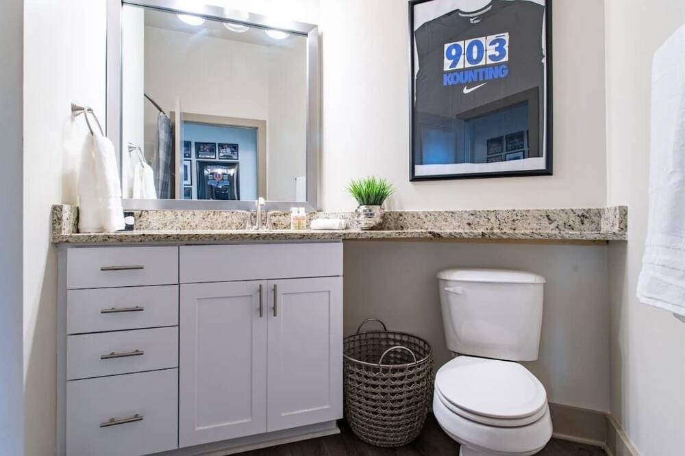 Photo of Bathroom in Ninth Street