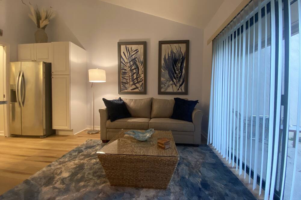 Photo of Livingroom in Bunker Oaks