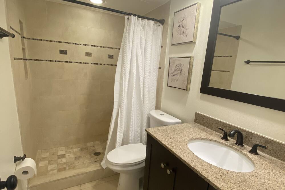 Photo of Bathroom in Bunker Oaks