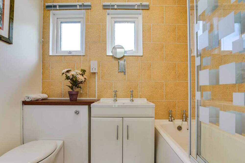 Photo of Bathroom in Llanarth