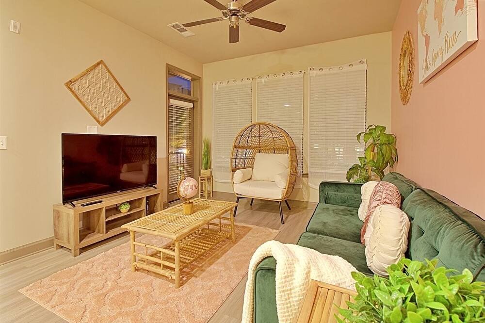 Photo of Livingroom in Loring Heights